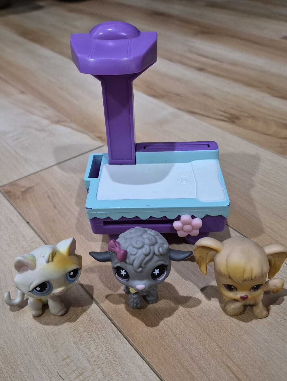 Littlest Pet Shop (LPS) 3 animals and an X-ray machine